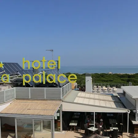 מלון דירות Eraclea Palace 3*