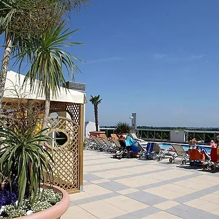 Apartahotel Eraclea Palace 3*