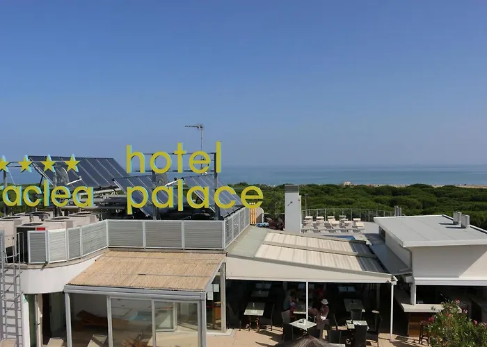 شقة فندقية Eraclea Palace 3*
